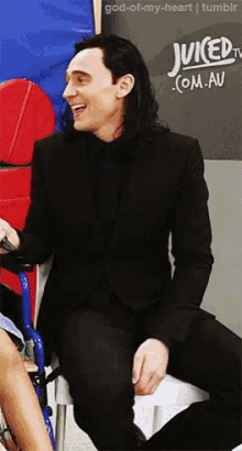 Tom Hiddleston GIF - Tom Hiddleston Laughing GIFs
