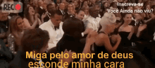 a recording of a crowd of people with the words " inscreve-se " in the upper right corner