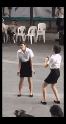 thai girl dance funny