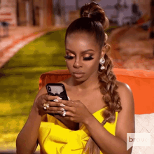 Playing Phone Real Housewives Of Potomac GIF - Playing Phone Real Housewives Of Potomac Enjoying GIFs