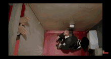 Risas Butterfly GIF - Risas Butterfly Bathroom GIFs