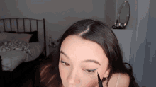 Eyeliner Fiona Frills GIF - Eyeliner Fiona Frills Fiona Frills Vlogs GIFs