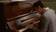 playing the piano elvis presley austin butler elvis pianist