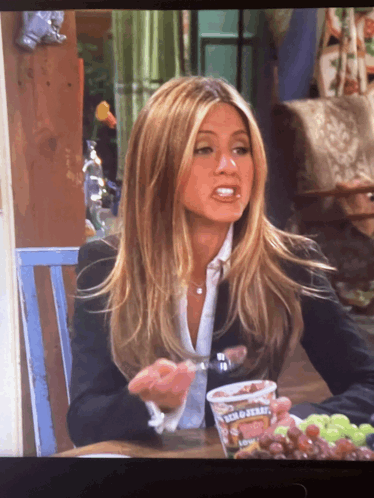 Rachel Green Long Hair Smiles Friends GIF - The Hollywood Gossip