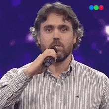 Cantando ópera Hernan Quinteros GIF - Cantando ópera Hernan Quinteros Got Talent Argentina GIFs