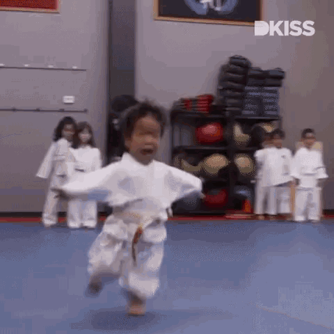 Karate Chop Funny GIFs | Tenor