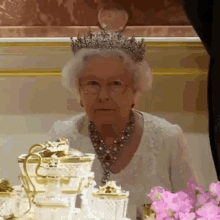 Queen Of England Queen Elizabeth Ii GIF - Queen Of England Queen Elizabeth Ii Elizabeth Ii GIFs