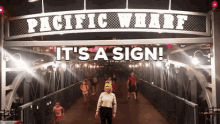 Its A Sign Goldie Chan GIF - Its A Sign Goldie Chan Pacific Wharf GIFs