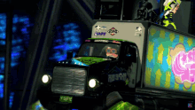 a truck with a license plate that says e6p712 on it