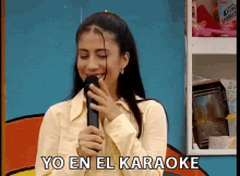 Yo En El Karaoke Sintiendome Como Selena Cantar GIF - Yo En El Karaoke Sintiendome Como Selena Cantar Cantante GIFs
