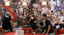 Albero Di Natale Grande Fratello Vip GIF - Albero Di Natale Grande Fratello Vip Charlie Gnocchi GIFs