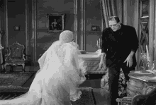 Scared Elizabeth Frankenstein GIF - Scared Elizabeth Frankenstein The Monster GIFs
