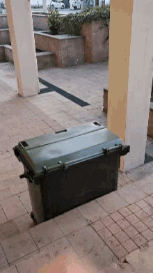 Hello There Trash GIF - Hello There Trash Out GIFs