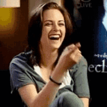 Kristen Stewart Laughing GIF - Kristen Stewart Laughing Lol GIFs