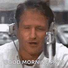 Good Morning Vietnam Robin Williams GIF - Good Morning Vietnam Robin Williams Dj GIFs