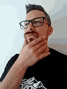 Beard Thinking Rexy GIF - Beard Thinking Rexy Rexvaginass GIFs