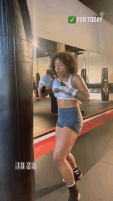 women kickboxing muay thai mma training