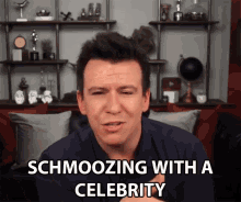Schmoozing With A Celebrity Schmooze GIF - Schmoozing With A Celebrity Schmooze Gossip GIFs
