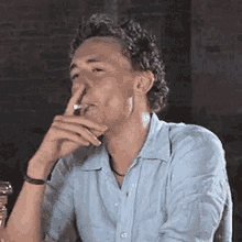 tom hiddleston smoking
