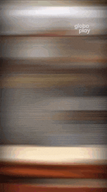 a blurred image with the words globo play on the top