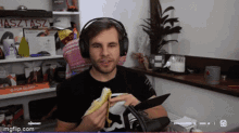Pago Banan GIF - Pago Banan Skórka GIFs