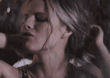 Molly Kate Kestner Prom Queen GIF - Molly Kate Kestner Prom Queen GIFs