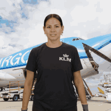 klm klm cargo royal dutch airlines thumbs up