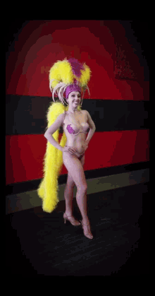 Sexy Show GIF - Sexy Show Feather GIFs