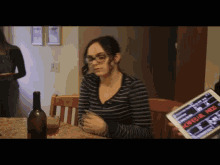 Cafegirl Nate And Laura GIF - Cafegirl Nate And Laura Nate And Laura And How They Met GIFs