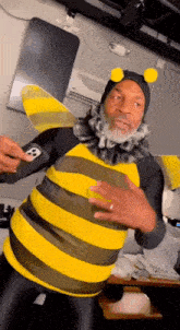 Bee Dance GIF - Bee Dance Oondasta GIFs
