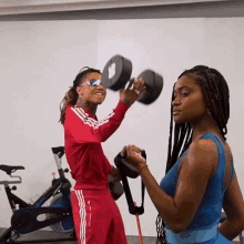 lifting weights swae lee workout exercise stay fit