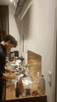 Dishes Daasbeivers GIF - Dishes Daasbeivers Doing Dishes GIFs