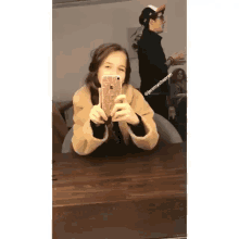 Erza Muqoli Selfie GIF - Erza Muqoli Selfie Shake GIFs