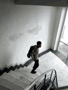 Siddique Left GIF - Siddique Left Stair GIFs