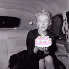 Birthday Marilyn Monroe GIF - Birthday Marilyn Monroe GIFs