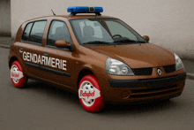 a brown gendarmerie car with babybel tires