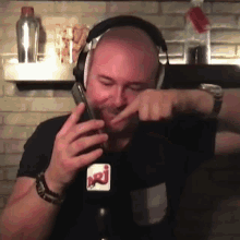 C Cauetsur Nrj Cauet GIF - C Cauetsur Nrj Cauet Ring Off GIFs