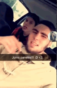 a man in a car with a caption that says " tums paneles "