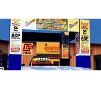 an advertisement for the rally del mediterraneo shows a car in front of a supermarket