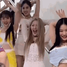 Laughing Seeun Laughing GIF - Laughing Seeun Laughing Stayc Laughing GIFs