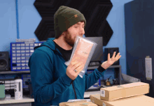 Linus Linus Tech Tips GIF - Linus Linus Tech Tips Not Funny GIFs