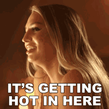 Its Getting Hot In Here Taylor Kelly GIF - Its Getting Hot In Here Taylor Kelly Are You The One GIFs