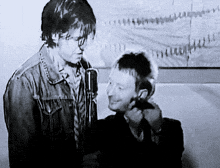 Thom Yorke Ed O’brien GIF - Thom Yorke Ed O’brien Radiohead GIFs