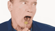 Arnold Schwarzenegger Snack GIF - Arnold Schwarzenegger Snack Sucking GIFs