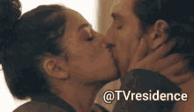 Beso Quien GIF - Beso Quien Tvresidence GIFs