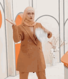 Siti Nurhaliza Cintaku Bukan Di Atas Kertas GIF - Siti Nurhaliza Cintaku Bukan Di Atas Kertas Take My Money GIFs