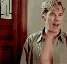 Benedict Cumberbatch Parades End GIF - Benedict Cumberbatch Parades End Explaining GIFs