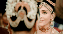 South Queen Trisha Aishwarya Rai GIF - South Queen Trisha Aishwarya Rai Ponniyinselvan GIFs