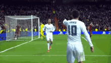 Cristiano Ronaldo Y James Rodriguez Hala Madrid GIF - Real Madrid Hala Madrid Felicidades Al Madrid GIFs