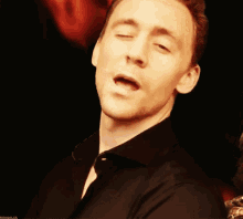 Tom Hiddleston Wink GIF - Tom Hiddleston Wink Hot GIFs